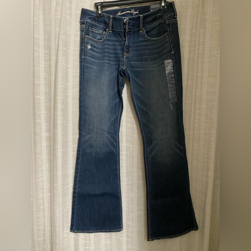 **NEVER WORN WITH TAGS** American Eagle flare jeans-size 8 short